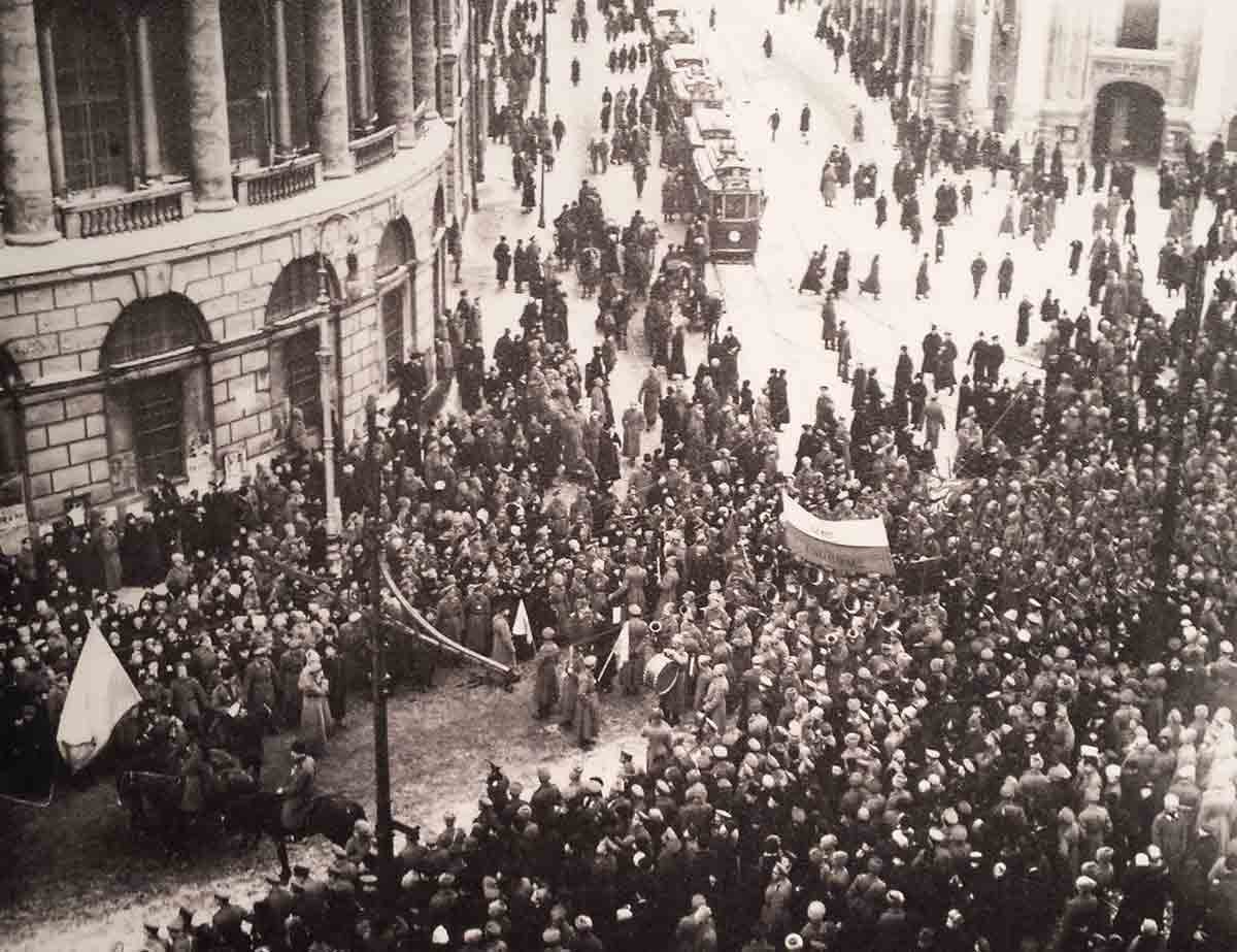 ukrainians supporting sovereignity 1917 photo