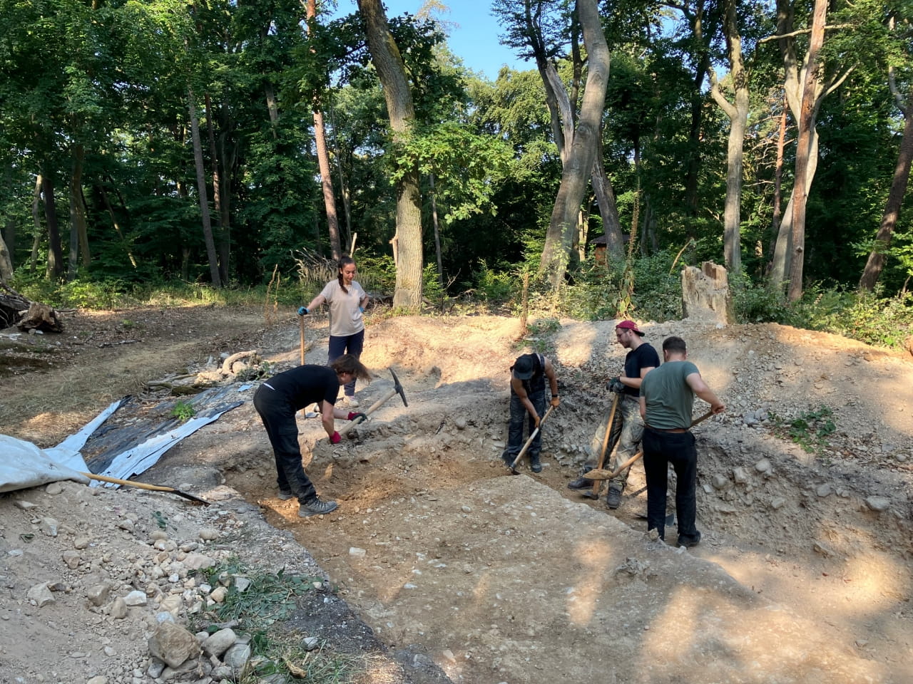 6,000-year-old burial mound in Germany yields new clues to its lost central tomb