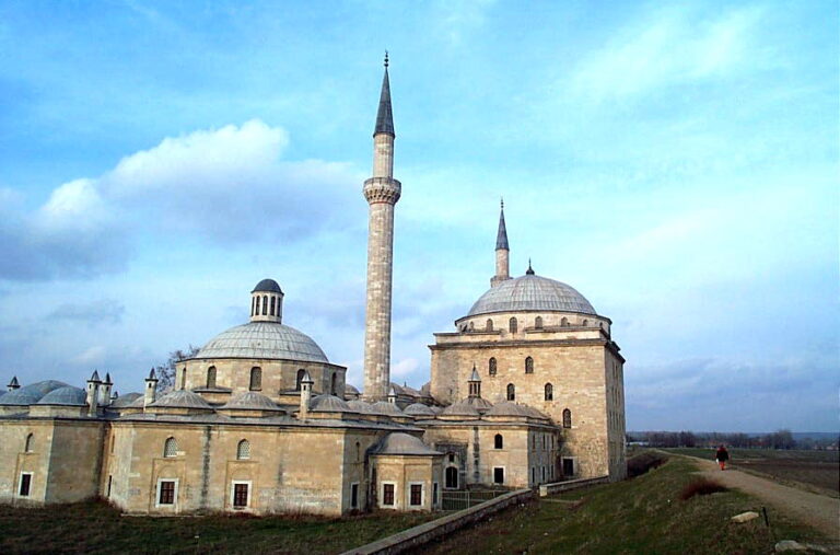 Edirne Darüşşifası (1488): Sultan II. Bayezid külliyesi — Osmanlı tıp mimarisinin zirvesi