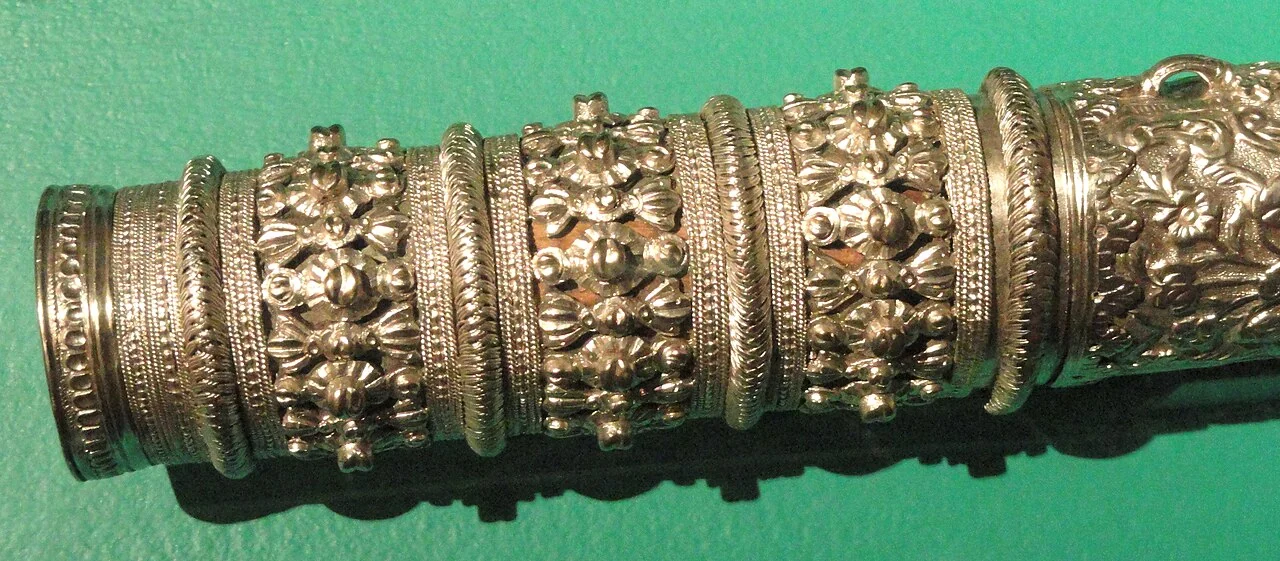 Kanunî Sultan Süleyman Han Ahşap Kınlı Tören Kılıcı ve Şam Çeliği (Yatağan) Metalurjisi - Yataghan (sword) scabbard, Ottoman Turkish, late 1700s - Higgins Armory Museum - DSC05558