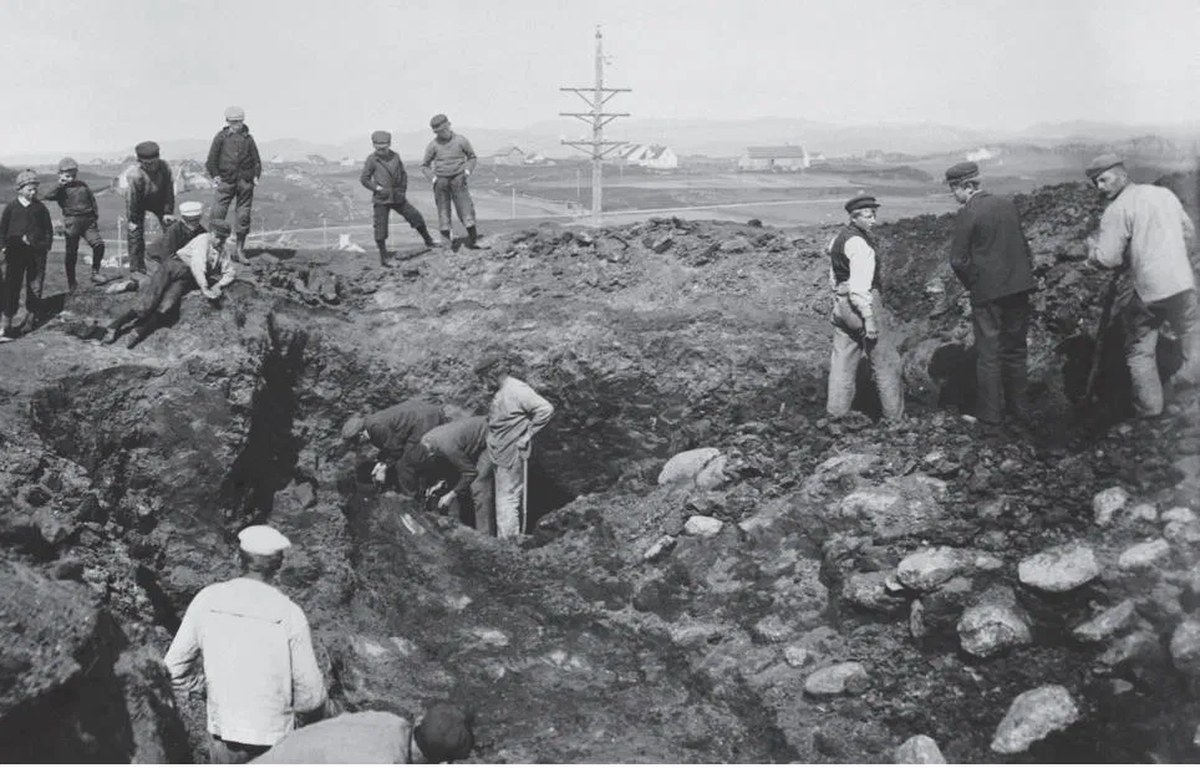 Norveç'teki Viking gemisi mezarında, Bronz Çağı dönemine ait bir mezarın üzerine inşa edilmiş olabil