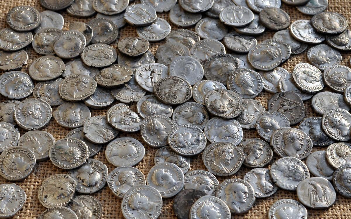 Roman coin hoard from Oswestry, England, in the collection of Birmingham Museums Trust. Credit: The Portable Antiquities Scheme (PAS), CC BY-SA 4.0