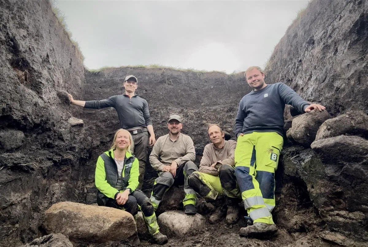 Norveç'teki Viking gemisi mezarında, Bronz Çağı dönemine ait bir mezarın üzerine inşa edilmiş olabil