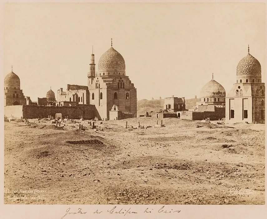 No. 21 Tombeau des Califes. Vue Génerale au Caire - J. Pascal Sébah