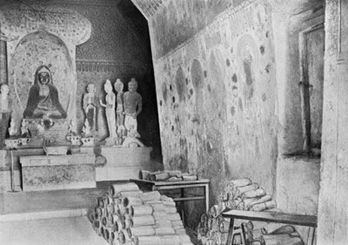 Elmas Sutra'ın 1900 yılında bulunduğu mağara – Wikimedia Commons.