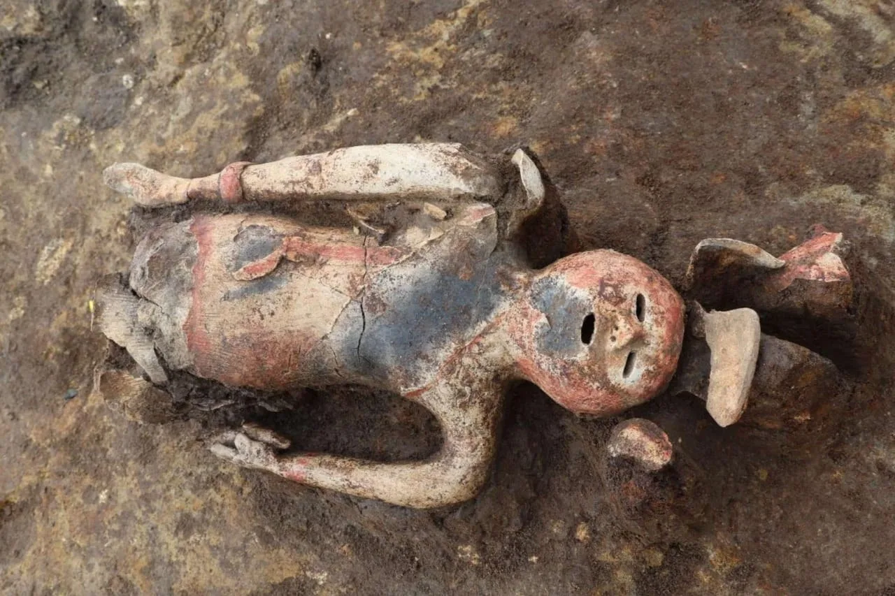 1,500-year-old female shaman statue found in tomb moat in Japan