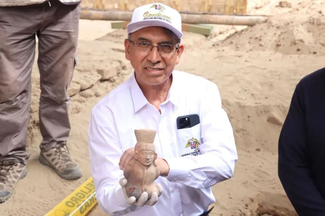 Pre-Inca child burial found in Peru with 32 grave goods suggests high status