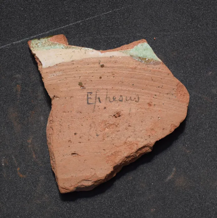 Dish (sherd.); red pottery (earthenware) covered with — Tarihsel Dönem Dönemi Türk Sanat Mirası