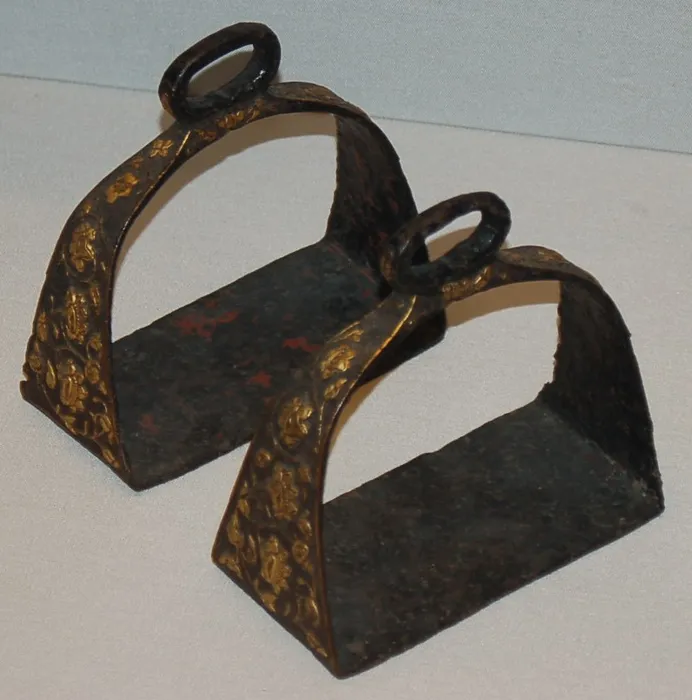 Stirrup (a pair). Made of lacquer inlaid and gilded — Tarihsel Dönem Dönemi Türk Sanat Mirası