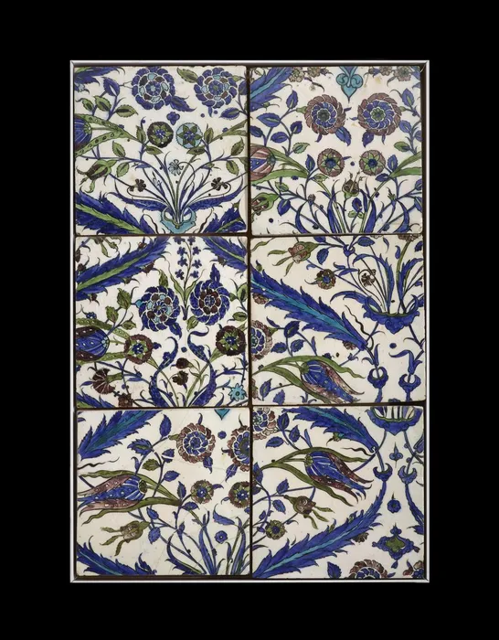Tile. Central element of a foliate medallion showing — Tarihsel Dönem Dönemi Türk Sanat Mirası