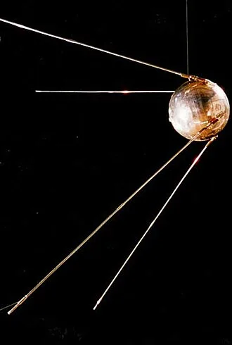 İlk yapay uydu, Sputnik 1. Sovyetler Birliği tarafından fırlatılmıştı.